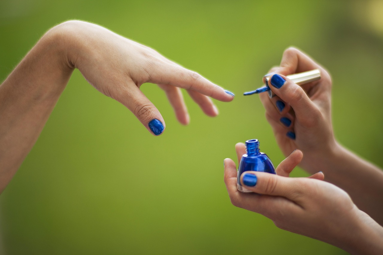 Navy Blue Is the New Power Move for Your Nails